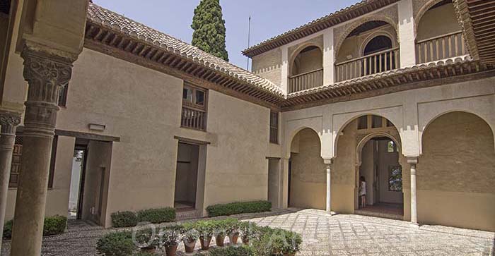 Het paleis van Dar Al Horra in Granada
