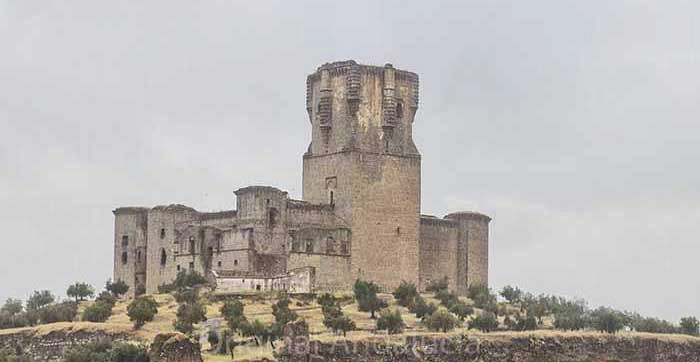 Het middeleeuwse Kasteel van Belalcázar met de 45 meter hoge gotische vestingtoren in de provincie Córdoba