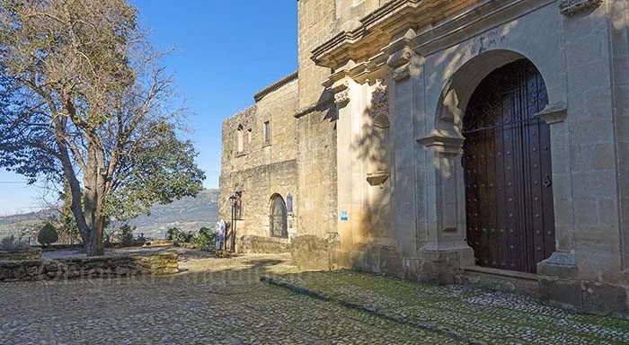 Het historische en verscholen zestiende-eeuwse klooster van Caños Santos nabij Olvera