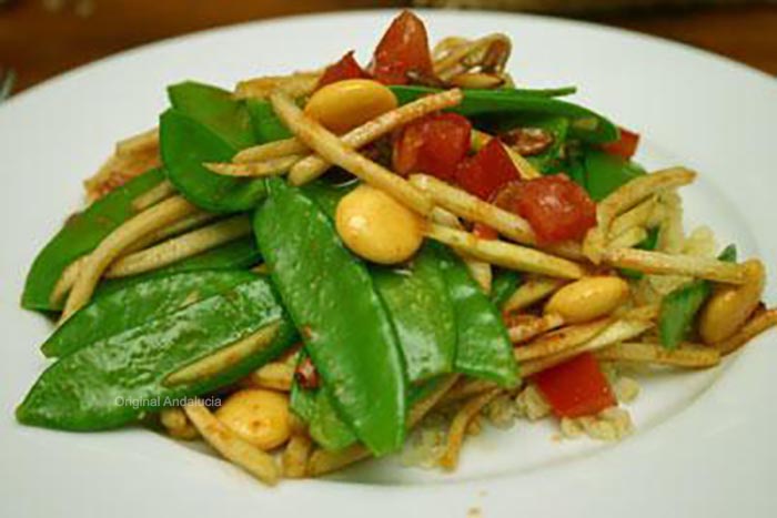 Salade Koolrabi, peultjes en Lupinebonen