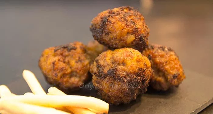 Albondigas met zwarte knoflook