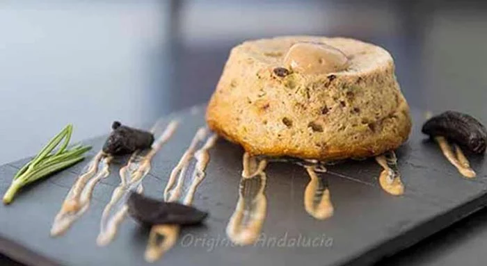 zwarte knoflook pudding